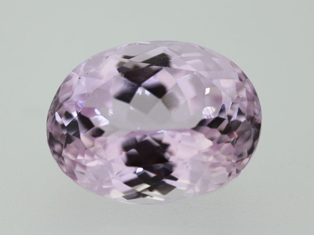 Kunzite ovale 17.2x13.3mm...