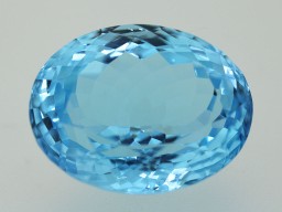 Topaze traitée swiss Blue Ovale 21.1x17mm 34.44cts