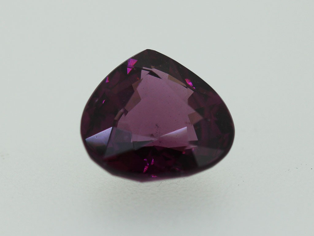 Grenat Rhodolite Poire 9.9x9.2mm 3.95cts
