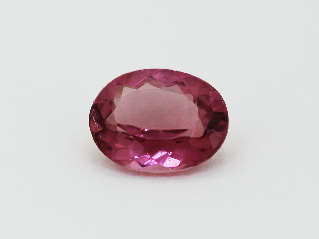 Tourmaline rose ovale 8x6.3mm 1.24ct