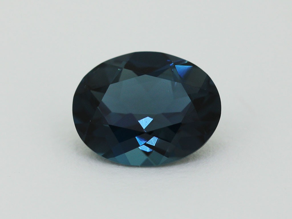 Topaze traitée blue london ovale 10x8mm 2.89cts