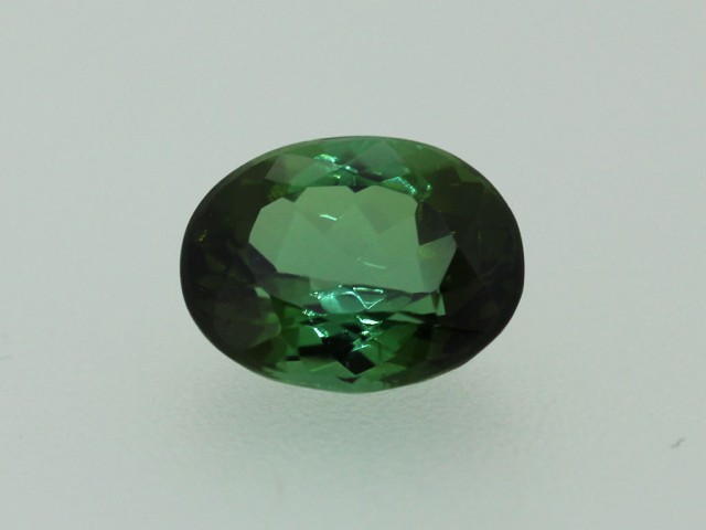 Tourmaline verte ovale...