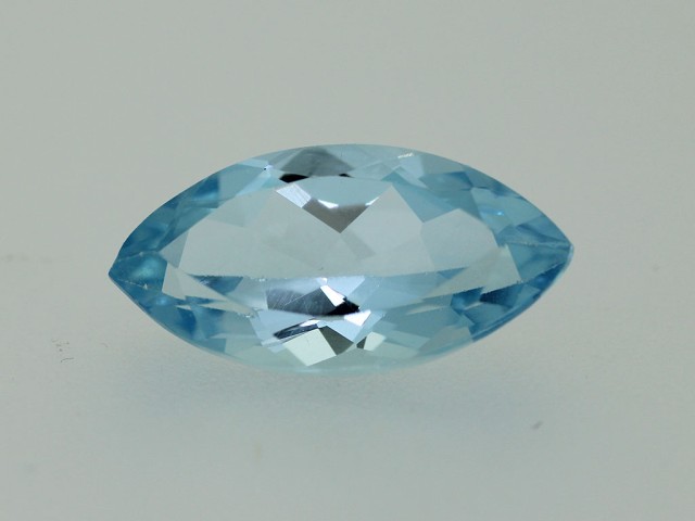 Topaze traitée sky blue...