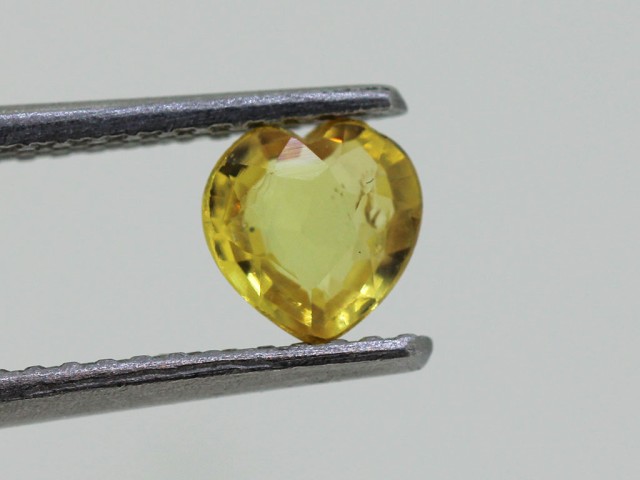 Saphir jaune coeur 5.1x5mm...