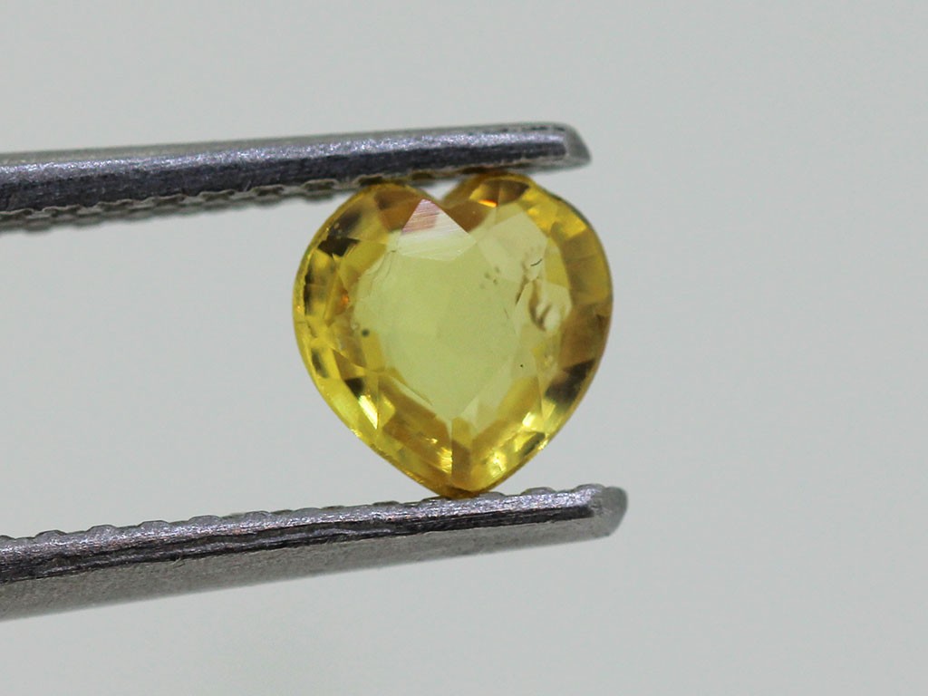Saphir jaune coeur 5.1x5mm 0.53ct