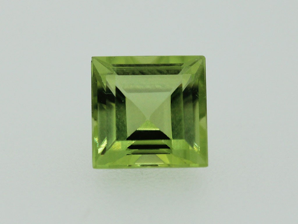 Péridot Carré 7x7mm 2.01cts