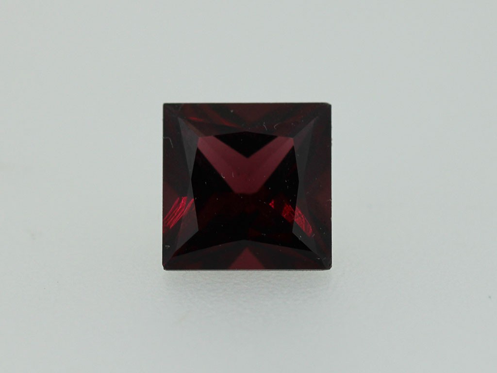 Grenat rhodolite carré 8x8mm 2.83cts