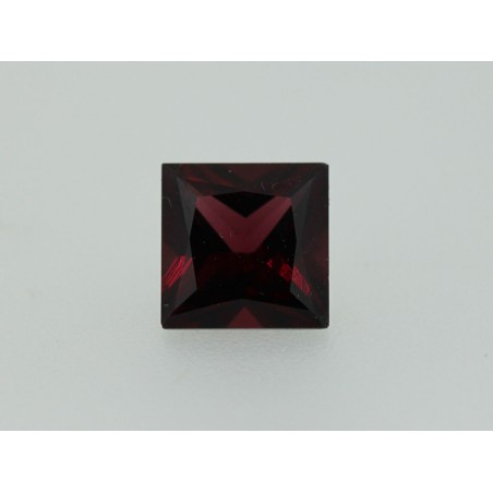 Grenat rhodolite carré 8x8mm 2.83cts