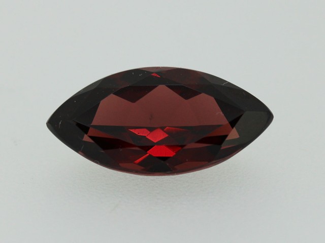 Grenat navette 15.9x7.9mm...