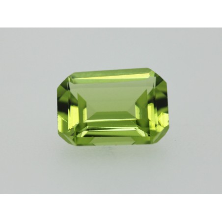 Péridot RPC 9x7mm 2.17cts