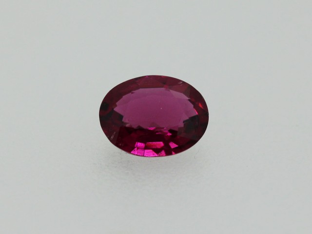 Tourmaline ovale 6.9x5.5mm...