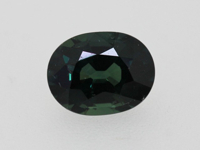 Saphir vert ovale 9.3x7.1mm...