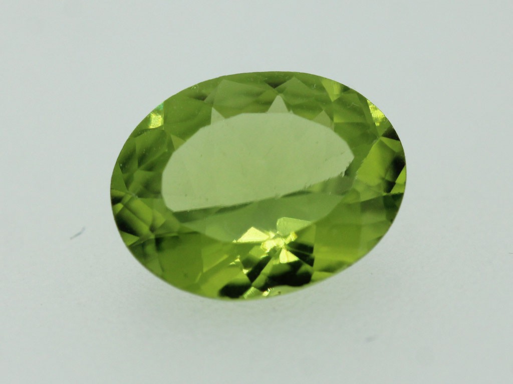 Péridot ovale 10x8mm 2.13cts