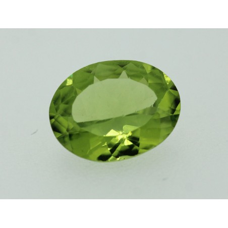 Péridot ovale 10x8mm 2.13cts
