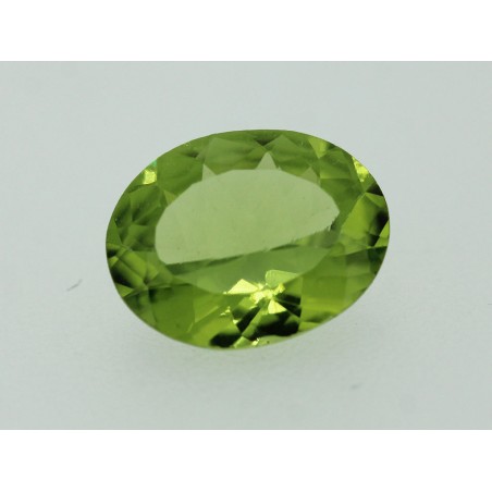 Péridot ovale 9.9x7.8mm 2.13cts