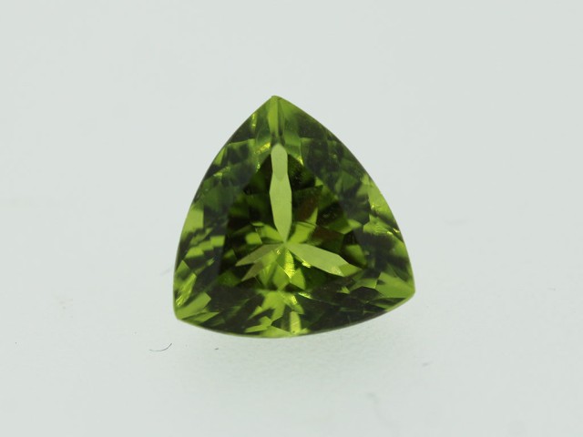Péridot Troïdia 9x9x9mm...