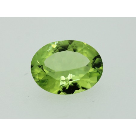 Péridot ovale 10.1x7.8mm 2.04cts