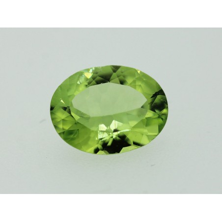 Péridot ovale 10x8mm 2.14cts